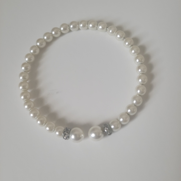 Faux Pearl Bracelet - Picture 2 of 2